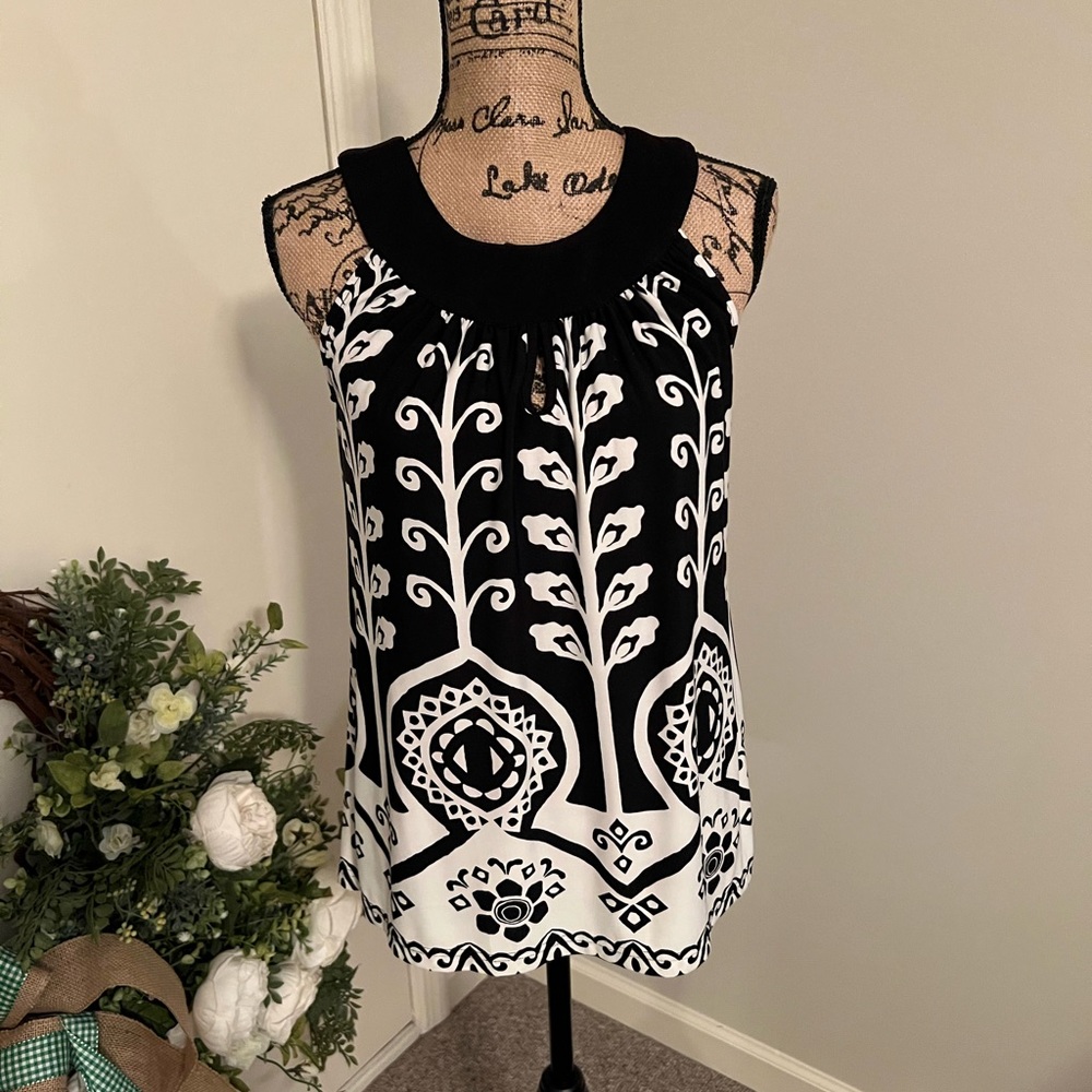 Studio Sleeveless Top Black and Cream Pattern Size Small